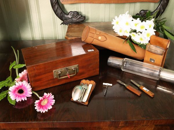 Lotto di curiosit da viaggio  - Asta Arredi e dipinti da un antico palazzo marchigiano - Associazione Nazionale - Case d'Asta italiane