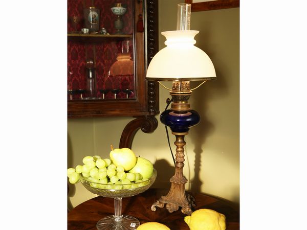 Lampada a olio in antimonio  - Asta Arredi e dipinti da un antico palazzo marchigiano - Associazione Nazionale - Case d'Asta italiane