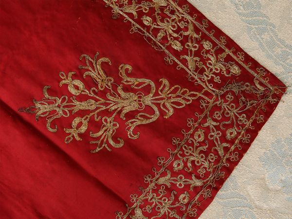 Due pannelli ricamati in seta  - Asta Arredi e dipinti da un antico palazzo marchigiano - Associazione Nazionale - Case d'Asta italiane