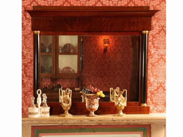 Caminiera impiallacciata in piuma di noce  - Asta Arredi e dipinti da un antico palazzo marchigiano - Associazione Nazionale - Case d'Asta italiane