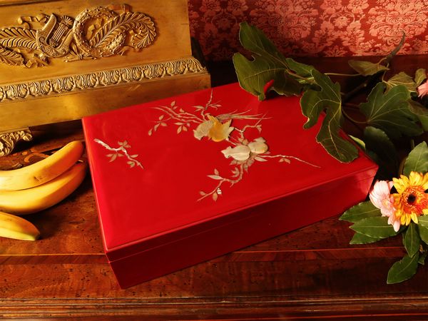 Grande scatola in lacca rossa  - Asta Arredi e dipinti da un antico palazzo marchigiano - Associazione Nazionale - Case d'Asta italiane