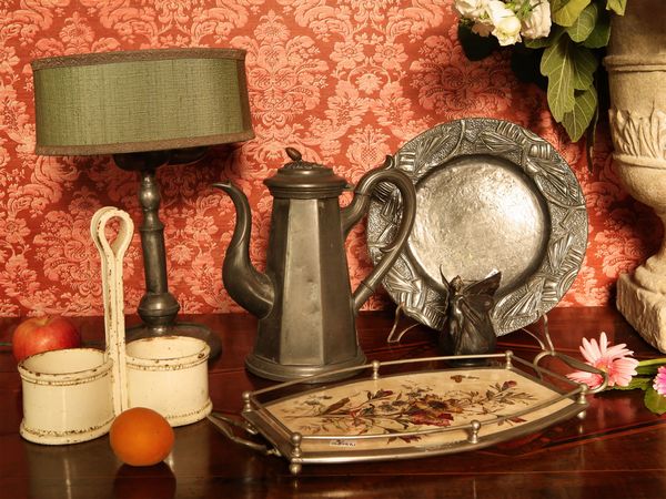 Lotto di curiosit� d'epoca  - Asta Arredi e dipinti da un antico palazzo marchigiano - Associazione Nazionale - Case d'Asta italiane