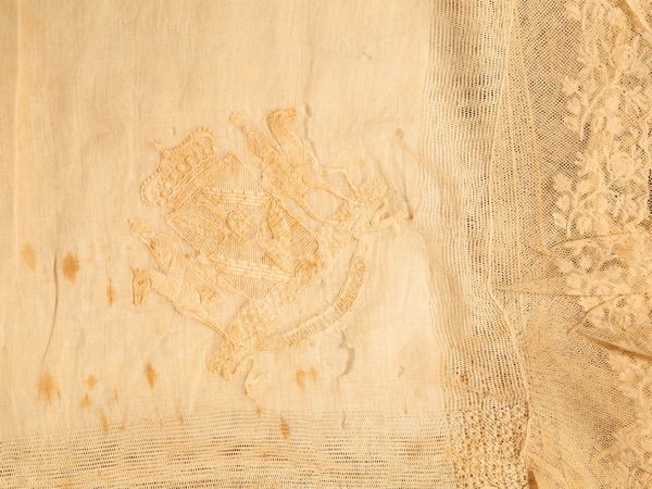 Antico fazzoletto in bisso di seta  - Asta Arredi e dipinti da un antico palazzo marchigiano - Associazione Nazionale - Case d'Asta italiane