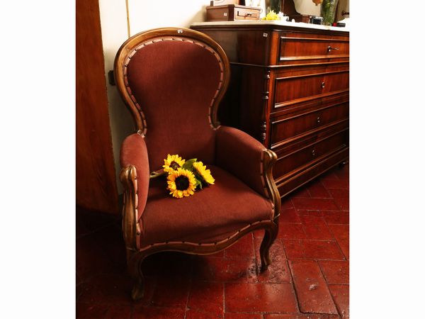 Poltrona in noce  - Asta Arredi e dipinti da un antico palazzo marchigiano - Associazione Nazionale - Case d'Asta italiane