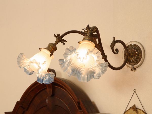 Applique in ottone  - Asta Arredi e dipinti da un antico palazzo marchigiano - Associazione Nazionale - Case d'Asta italiane