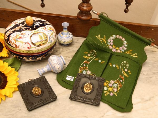 Lotto di curiosit� d'epoca  - Asta Arredi e dipinti da un antico palazzo marchigiano - Associazione Nazionale - Case d'Asta italiane