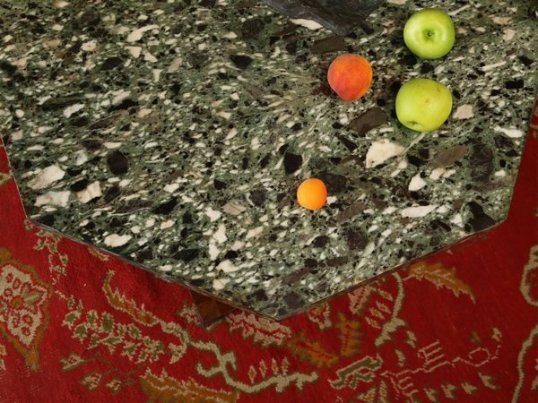 Tavolino da centro impiallacciato in noce e radica di noce  - Asta Arredi e dipinti da un antico palazzo marchigiano - Associazione Nazionale - Case d'Asta italiane