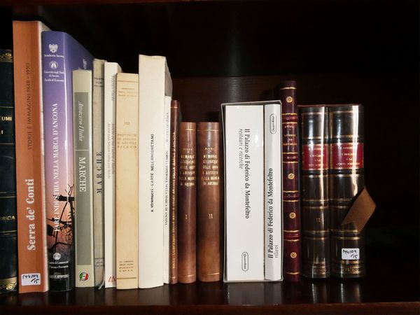 Miscellanea di testi sulle Marche e le sue citt�  - Asta Arredi e dipinti da un antico palazzo marchigiano - Associazione Nazionale - Case d'Asta italiane