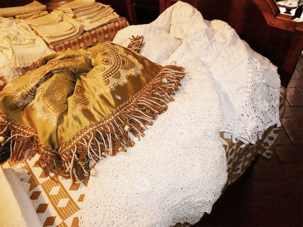 Tre copriletti per letto matrimoniale  - Asta Arredi e dipinti da un antico palazzo marchigiano - Associazione Nazionale - Case d'Asta italiane