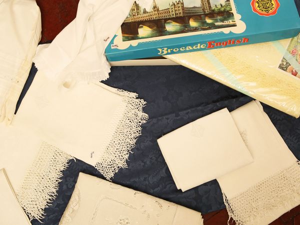Lotto di biancheria  - Asta Arredi e dipinti da un antico palazzo marchigiano - Associazione Nazionale - Case d'Asta italiane
