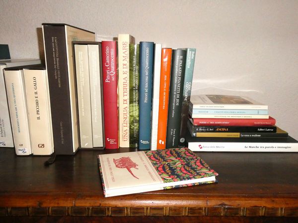 Miscellanea di libri sulle Marche e le sue citt�  - Asta Arredi e dipinti da un antico palazzo marchigiano - Associazione Nazionale - Case d'Asta italiane