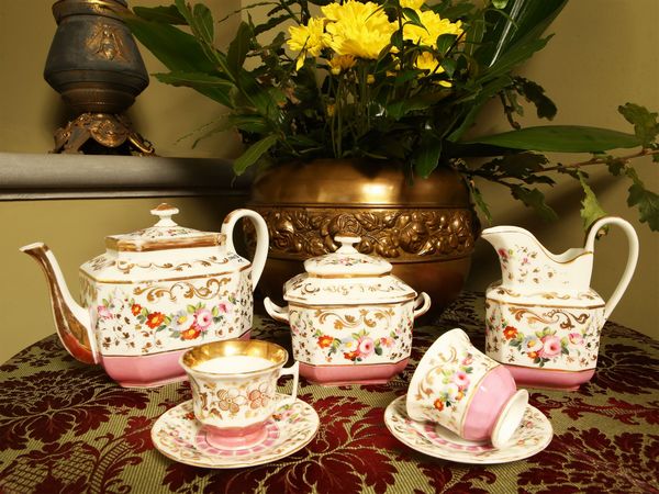 Servizio da caff� in porcellana  - Asta Arredi e dipinti da un antico palazzo marchigiano - Associazione Nazionale - Case d'Asta italiane