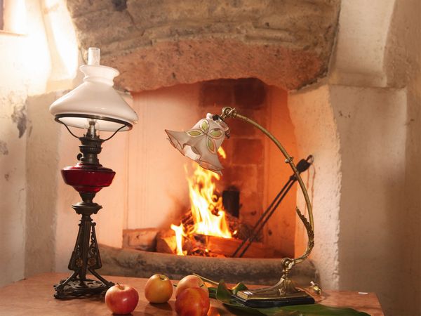 Due lumi da tavolo  - Asta Arredi e dipinti da un antico palazzo marchigiano - Associazione Nazionale - Case d'Asta italiane