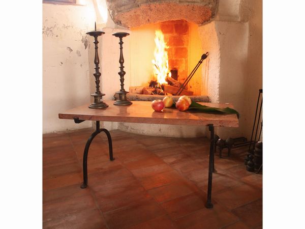 Tavolino basso da centro  - Asta Arredi e dipinti da un antico palazzo marchigiano - Associazione Nazionale - Case d'Asta italiane