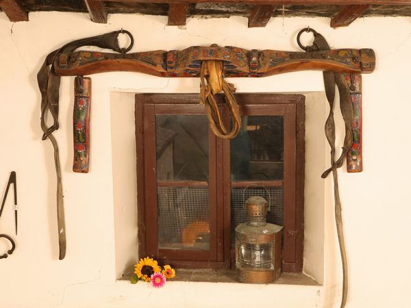 Antico giogo per biroccio marchigiano  - Asta Arredi e dipinti da un antico palazzo marchigiano - Associazione Nazionale - Case d'Asta italiane