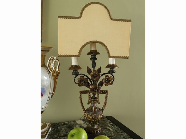 Coppia di portapalmette in legno intagliato e dorato  - Asta Arredi e dipinti da un antico palazzo marchigiano - Associazione Nazionale - Case d'Asta italiane