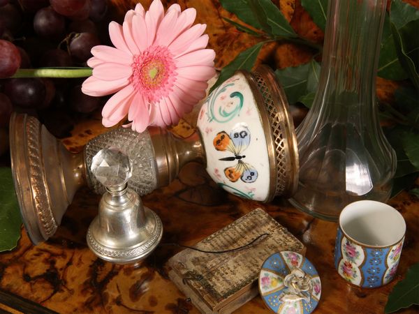 Lotto di curiosit� d'epoca  - Asta Arredi e dipinti da un antico palazzo marchigiano - Associazione Nazionale - Case d'Asta italiane