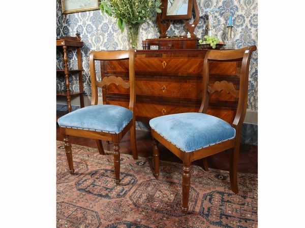 Coppia di sedie in noce  - Asta Arredi e dipinti da un antico palazzo marchigiano - Associazione Nazionale - Case d'Asta italiane