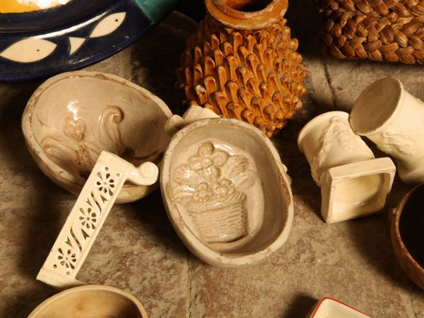Lotto di curiosit� in terraglia e ceramica  - Asta Arredi e dipinti da un antico palazzo marchigiano - Associazione Nazionale - Case d'Asta italiane