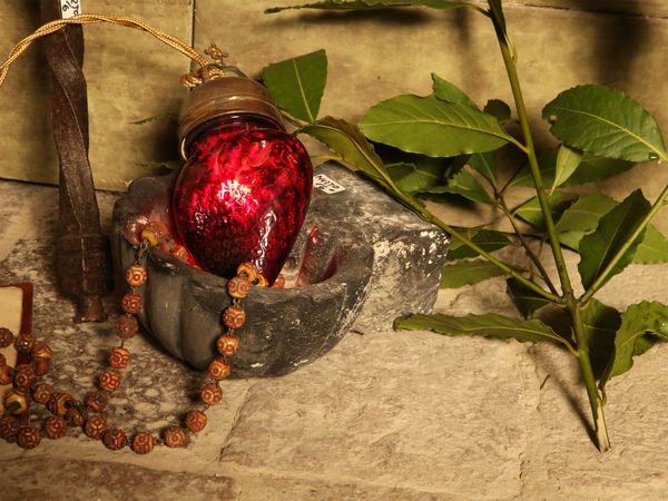 Lotto di curiosit� devozionali  - Asta Arredi e dipinti da un antico palazzo marchigiano - Associazione Nazionale - Case d'Asta italiane