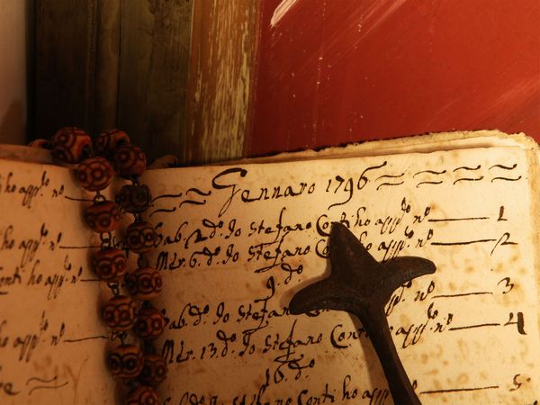 Lotto di curiosit� devozionali  - Asta Arredi e dipinti da un antico palazzo marchigiano - Associazione Nazionale - Case d'Asta italiane