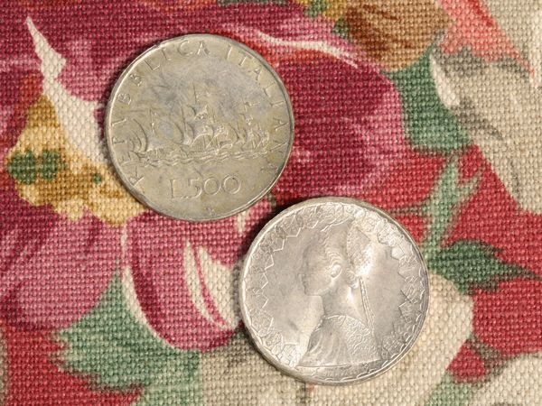 Cinquanta monete da 500 � in argento, Caravelle  - Asta Arredi e dipinti da un antico palazzo marchigiano - Associazione Nazionale - Case d'Asta italiane