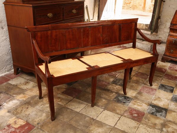 Divanetto a panca in ciliegio  - Asta Arredi e dipinti da un antico palazzo marchigiano - Associazione Nazionale - Case d'Asta italiane