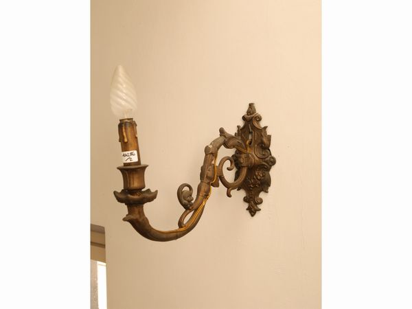 Coppia di appliques in antimonio  - Asta Arredi e dipinti da un antico palazzo marchigiano - Associazione Nazionale - Case d'Asta italiane