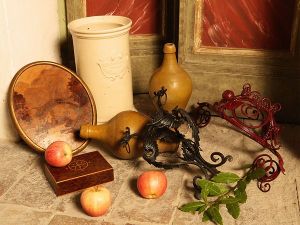 Lotto di curiosit  - Asta Arredi e dipinti da un antico palazzo marchigiano - Associazione Nazionale - Case d'Asta italiane