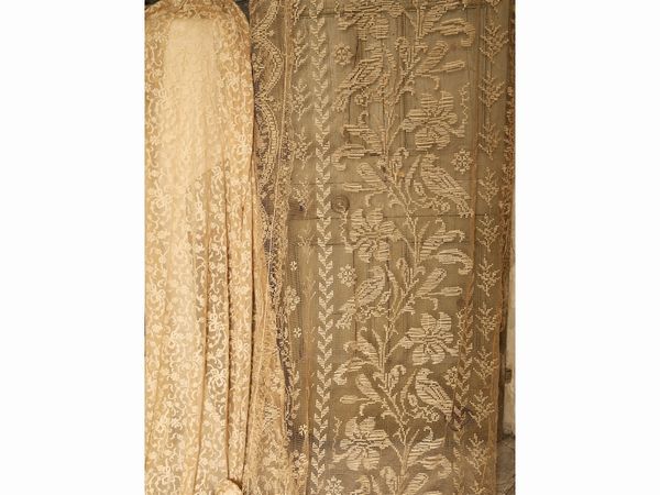 Lotto di tendaggi d'epoca in pizzo  - Asta Arredi e dipinti da un antico palazzo marchigiano - Associazione Nazionale - Case d'Asta italiane
