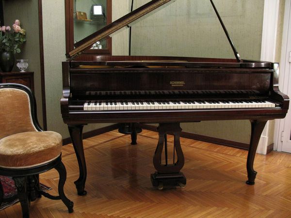 Pianoforte a mezza coda Schimmel  Braunscchweig  Mod. 150 NR  - Asta Arredi e dipinti da un antico palazzo marchigiano - Associazione Nazionale - Case d'Asta italiane