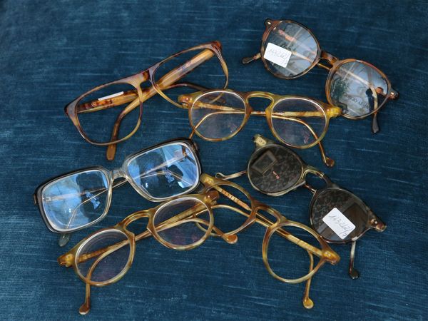 Lotto di sette paia di occhiali vintage Persol e Armani  - Asta Arredi e dipinti da un antico palazzo marchigiano - Associazione Nazionale - Case d'Asta italiane