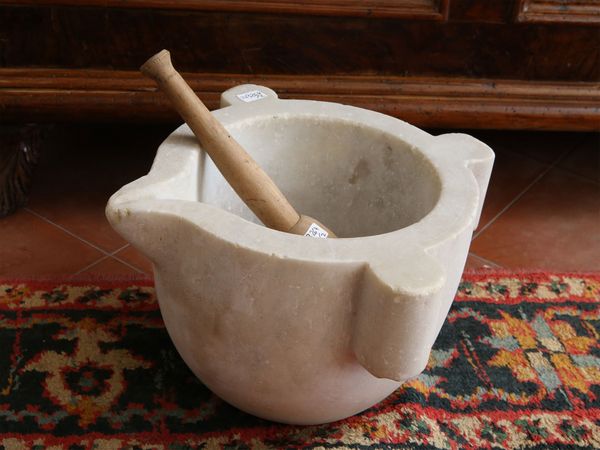 Grande mortaio in marmo bianco  - Asta Arredi e dipinti da un antico palazzo marchigiano - Associazione Nazionale - Case d'Asta italiane
