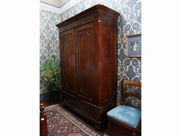 Armadio guardaroba in noce e piuma di noce  - Asta Arredi e dipinti da un antico palazzo marchigiano - Associazione Nazionale - Case d'Asta italiane