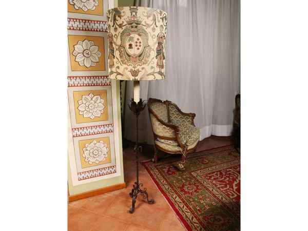 Piantana in ferro battuto  - Asta Arredi e dipinti da un antico palazzo marchigiano - Associazione Nazionale - Case d'Asta italiane