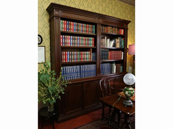 Libreria in noce  - Asta Arredi e dipinti da un antico palazzo marchigiano - Associazione Nazionale - Case d'Asta italiane