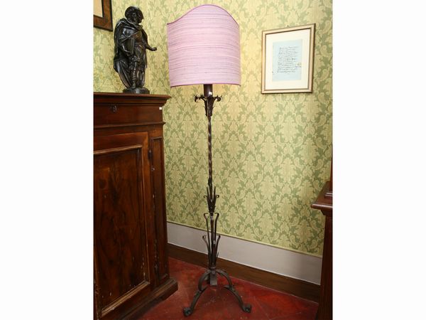 Coppia di torciere in ferro battuto  - Asta Arredi e dipinti da un antico palazzo marchigiano - Associazione Nazionale - Case d'Asta italiane