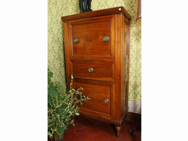 Secretaire cassaforte in ciliegio  - Asta Arredi e dipinti da un antico palazzo marchigiano - Associazione Nazionale - Case d'Asta italiane