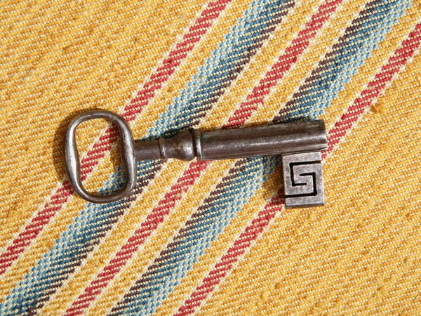 Secretaire cassaforte in ciliegio  - Asta Arredi e dipinti da un antico palazzo marchigiano - Associazione Nazionale - Case d'Asta italiane