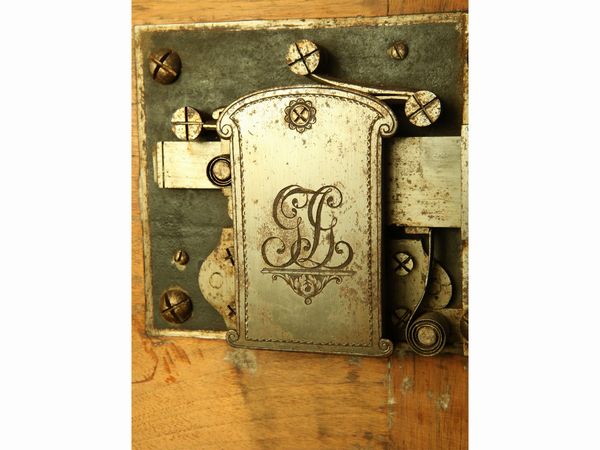 Secretaire cassaforte in ciliegio  - Asta Arredi e dipinti da un antico palazzo marchigiano - Associazione Nazionale - Case d'Asta italiane