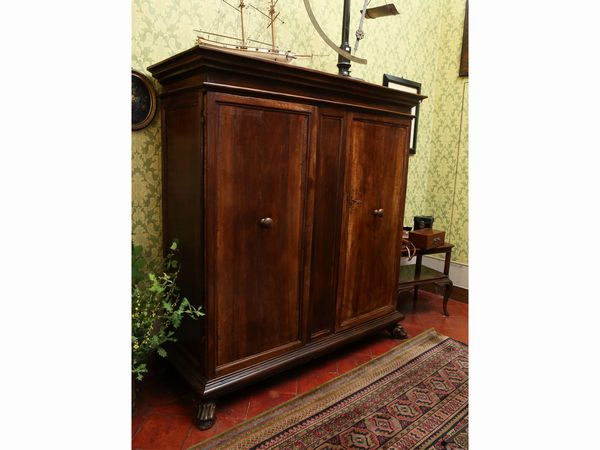 Stipo in noce  - Asta Arredi e dipinti da un antico palazzo marchigiano - Associazione Nazionale - Case d'Asta italiane