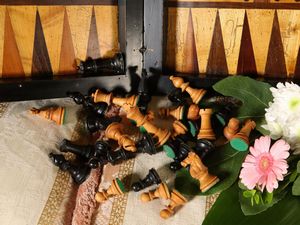 Scatola da gioco intarsiata in varie essenze  - Asta Arredi e dipinti da un antico palazzo marchigiano - Associazione Nazionale - Case d'Asta italiane