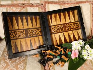 Scatola da gioco intarsiata in varie essenze  - Asta Arredi e dipinti da un antico palazzo marchigiano - Associazione Nazionale - Case d'Asta italiane