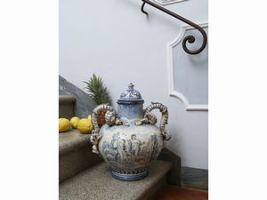 Grande vaso in terracotta smaltata  - Asta Arredi e dipinti da un antico palazzo marchigiano - Associazione Nazionale - Case d'Asta italiane