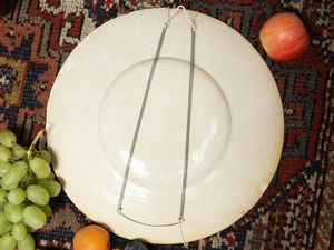 Coppia di piatti da parata in maiolica  - Asta Arredi e dipinti da un antico palazzo marchigiano - Associazione Nazionale - Case d'Asta italiane