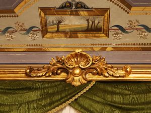 Mantovana in legno intagliato e dorato  - Asta Arredi e dipinti da un antico palazzo marchigiano - Associazione Nazionale - Case d'Asta italiane