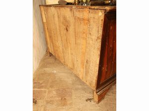 Cassettone in ciliegio ed altre essenze  - Asta Arredi e dipinti da un antico palazzo marchigiano - Associazione Nazionale - Case d'Asta italiane