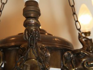 Lucerna in metallo  - Asta Arredi e dipinti da un antico palazzo marchigiano - Associazione Nazionale - Case d'Asta italiane