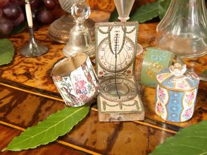 Lotto di curiosit� d'epoca  - Asta Arredi e dipinti da un antico palazzo marchigiano - Associazione Nazionale - Case d'Asta italiane