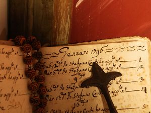 Lotto di curiosit� devozionali  - Asta Arredi e dipinti da un antico palazzo marchigiano - Associazione Nazionale - Case d'Asta italiane